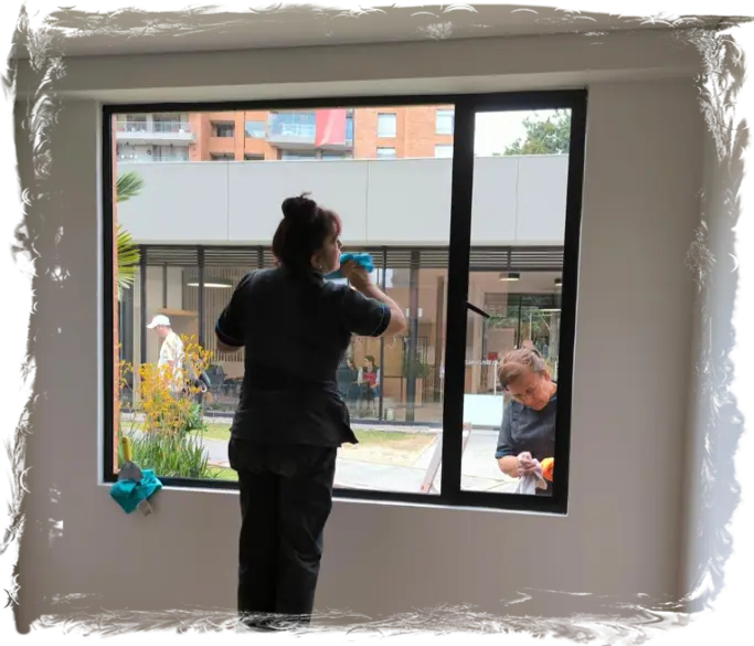 Limpieza de ventanas para oficinas y apartamentos, en alturas sin riesgo de caidas, limpieza especializada de pisos, pintura, lavado de fachadas, parqueaderos, bodegas, centros comerciales, hoteles, edificios, colegios y mas